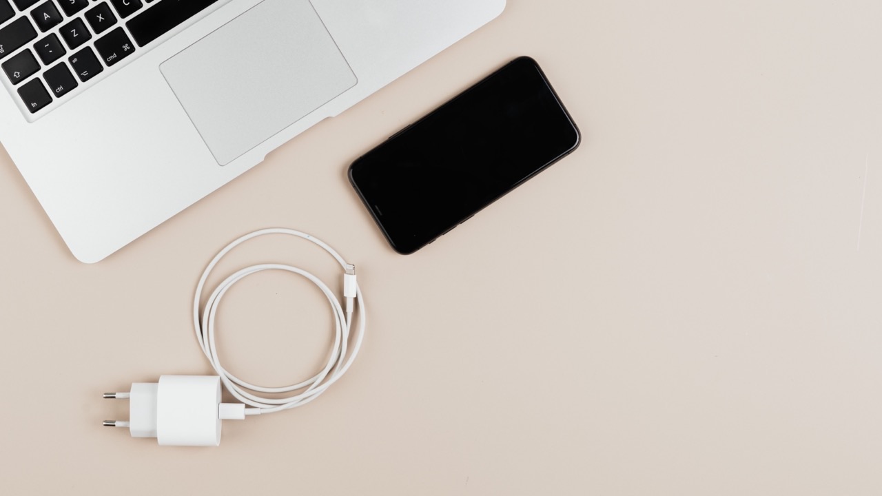 The Charging Behaviors That Quietly Shorten a Laptop Battery's Lifespan